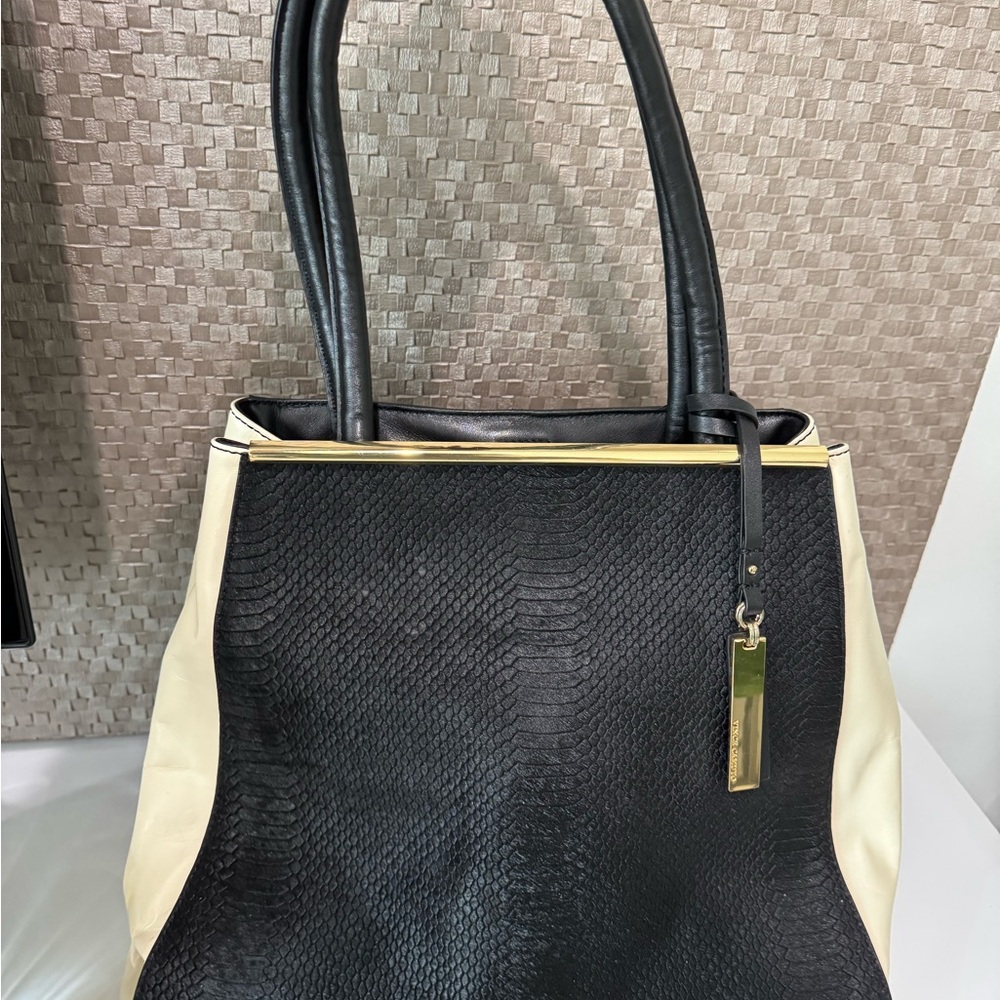 VINCE CAMUTO black leather and black skin witl beige leather Tote handbag.